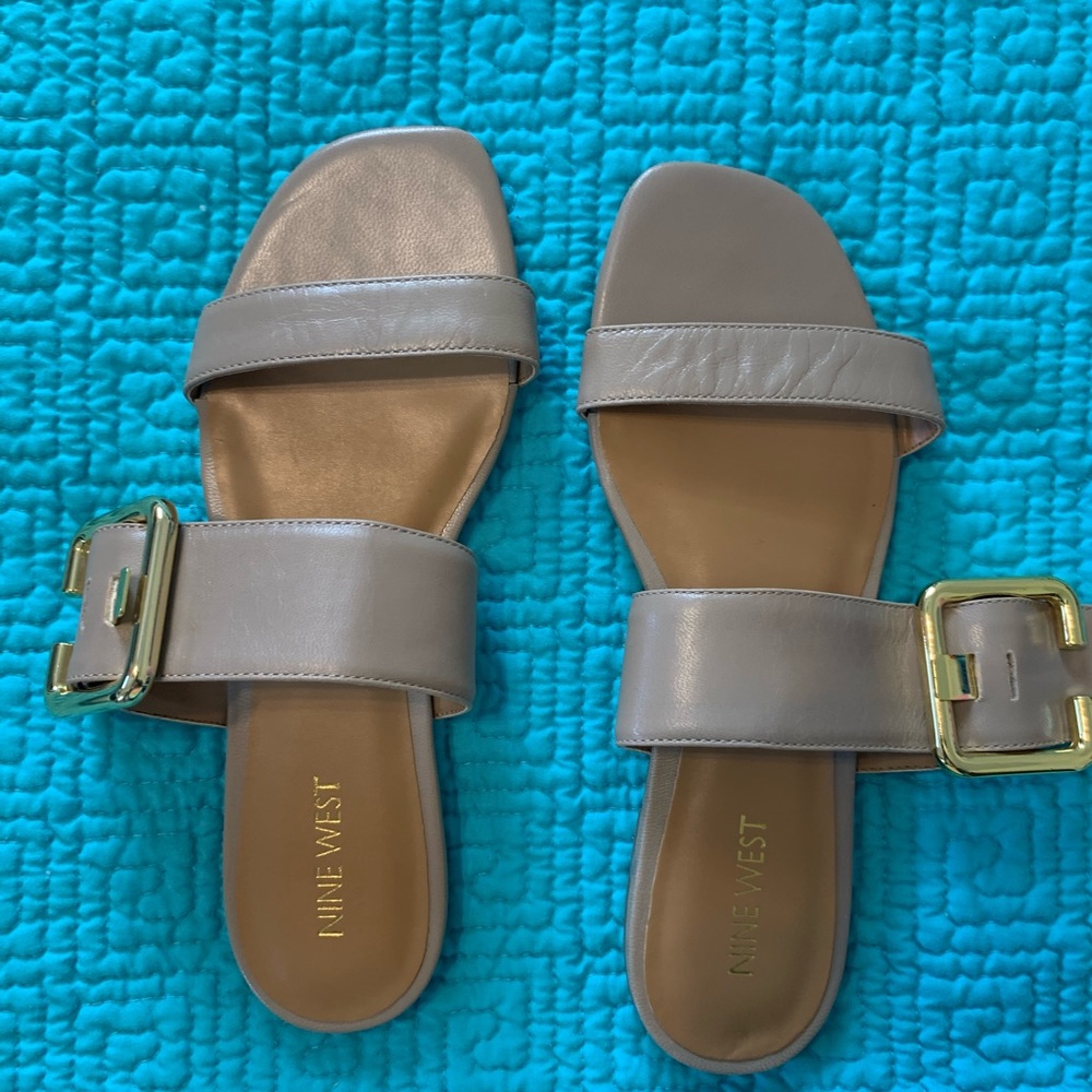 EUC tan Flat Nine West sandals